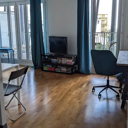 Lumineux 31m2 - Terrasse - Acces Rapide Paris Issy-les-Moulineaux