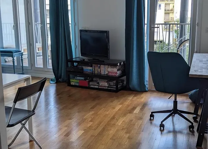 Lumineux 31m2 - Terrasse - Acces Rapide Paris Issy-les-Moulineaux